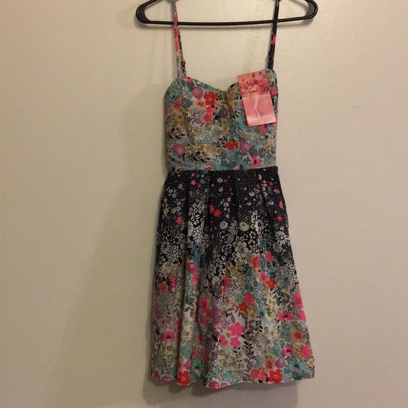 Emerald Sundae Dresses & Skirts - Emerald Sundae Flower Sundress NEW-TAGGED Size 11 all occasions spaghetti straps